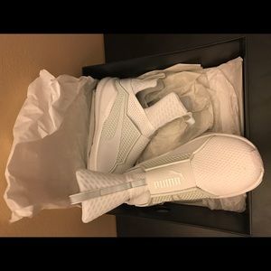 Only worn 1 time puma fenti sneakers by Rihanna